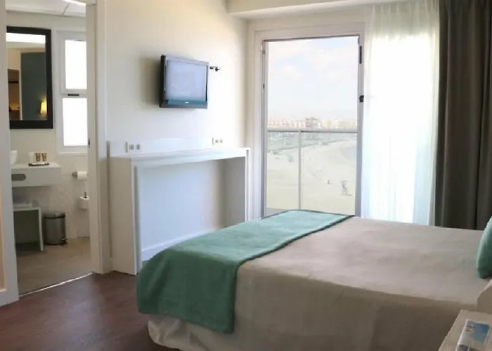 多内尔海滩黄金酒店